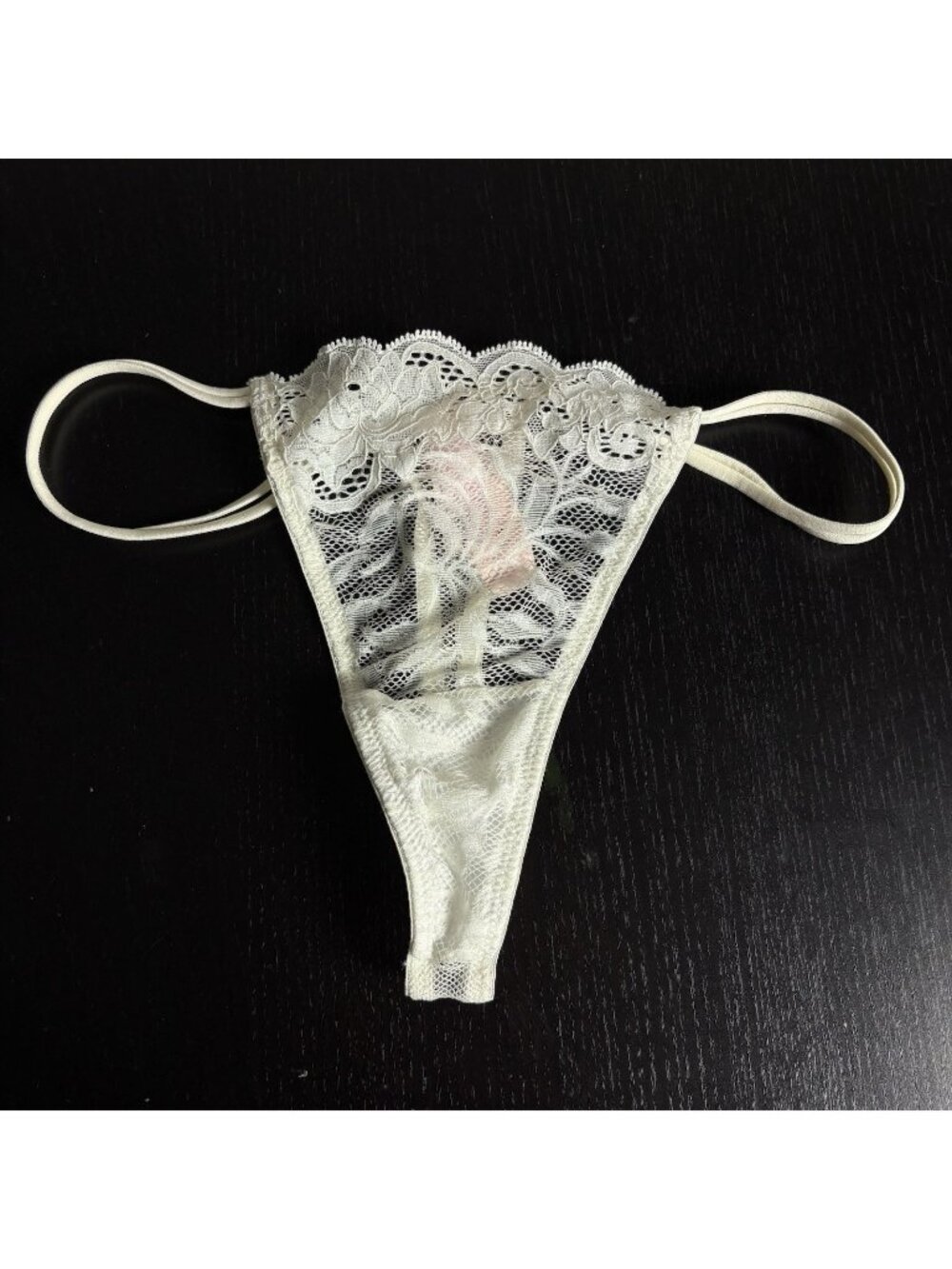 Vintage Y2K Victoria's Secret Womens S Off-White Lace V-String Thong Panties NWT